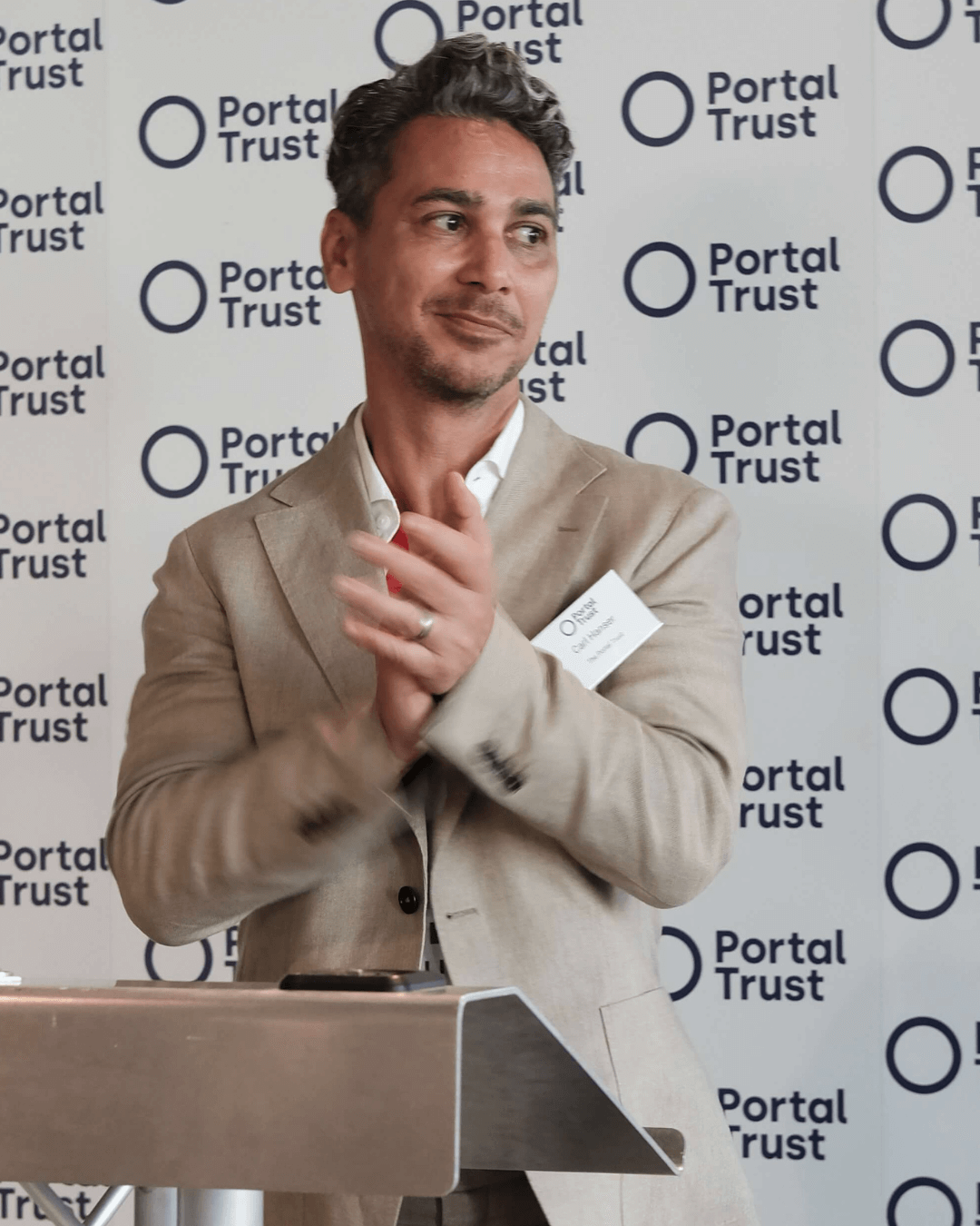 Carl Hanser headshot