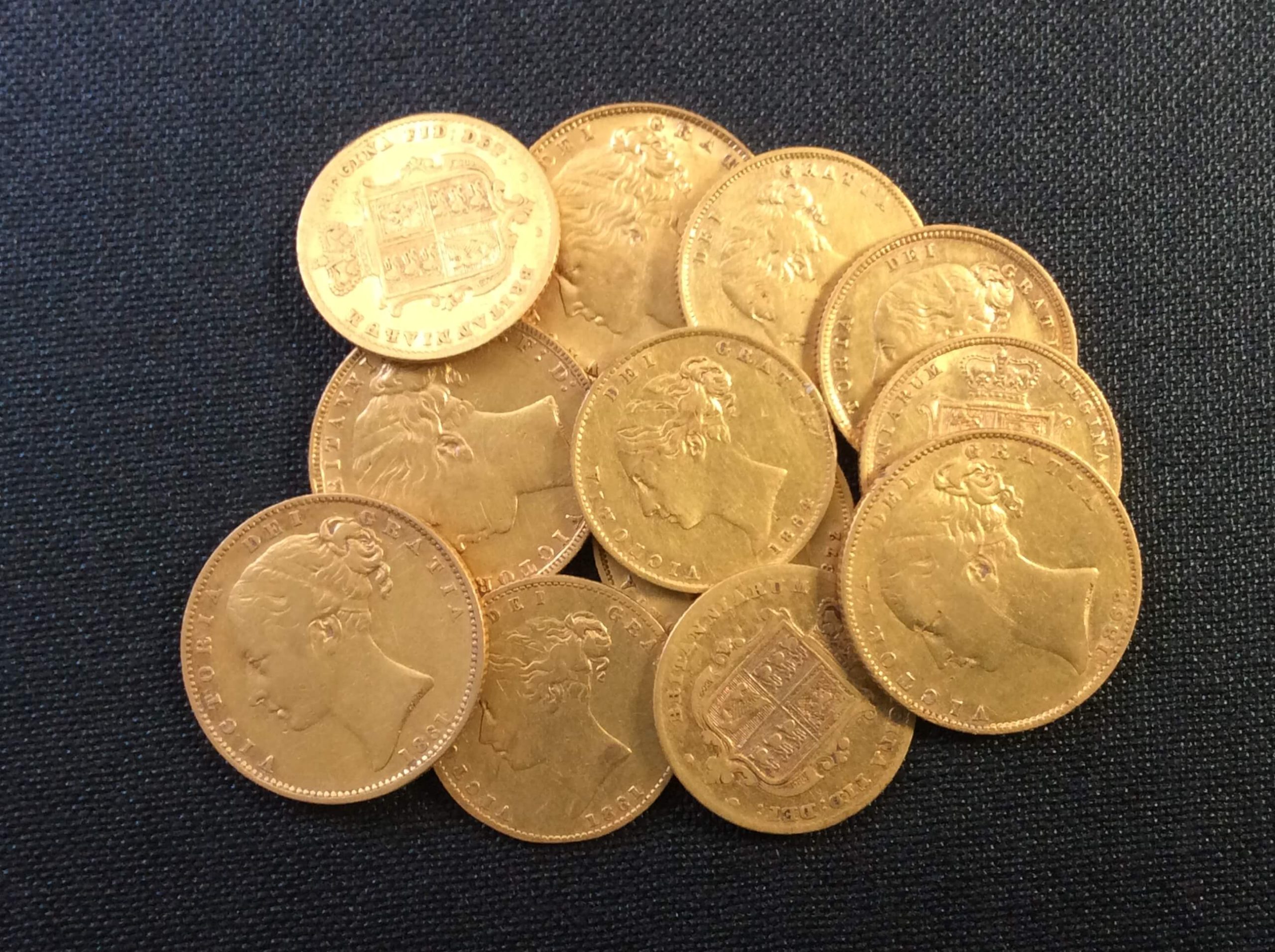 Four sovereigns and eight half-sovereigns.  Image: Birmingham Museums Trust, CC BY 2.0 <https://creativecommons.org/licenses/by/2.0>, via Wikimedia Commons